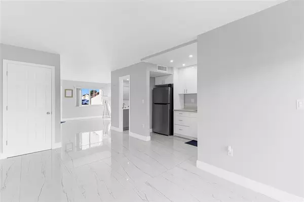 5925 SW 36th Ct, Davie, FL 33314