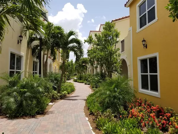 1741 NW 124th Pl, Pembroke Pines, FL 33028