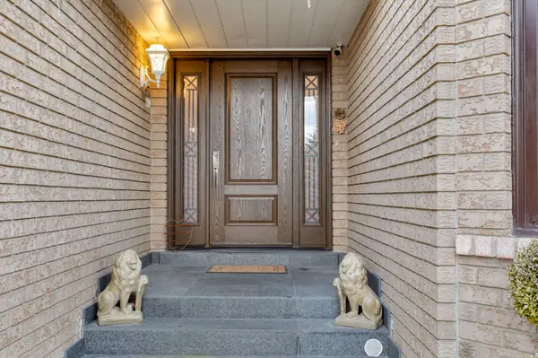 144 Claremont LN, Vaughan, ON L4L 8Z8