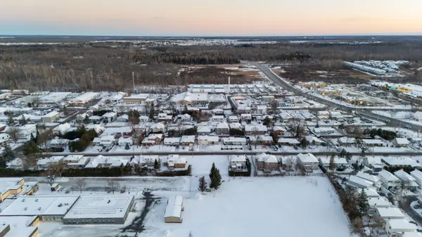 Blossom Park - Airport And Area, ON K1T 1G2,1727 Rosebella AVE