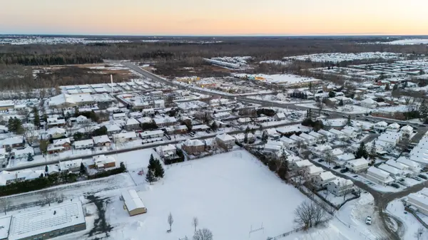 Blossom Park - Airport And Area, ON K1T 1G2,1727 Rosebella AVE