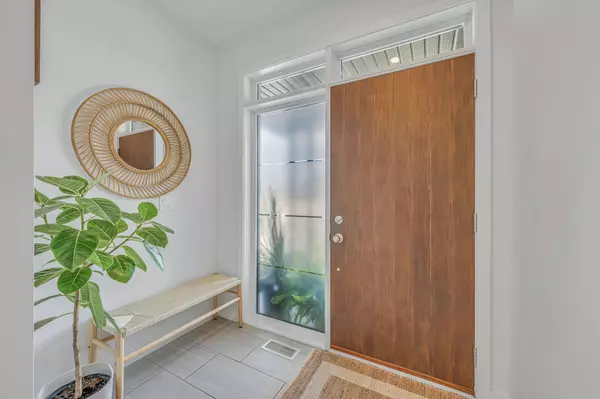 Barrhaven, ON K2J 6S2,14 Stanhope CT