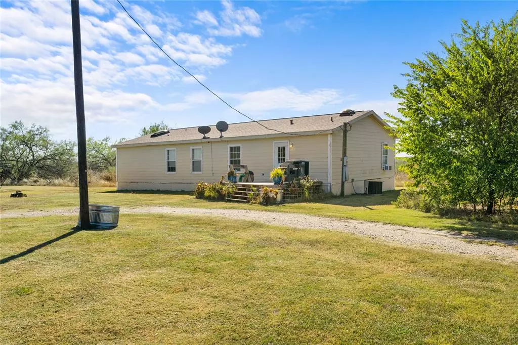 Barry, TX 75102,7041 NW County Road 2070