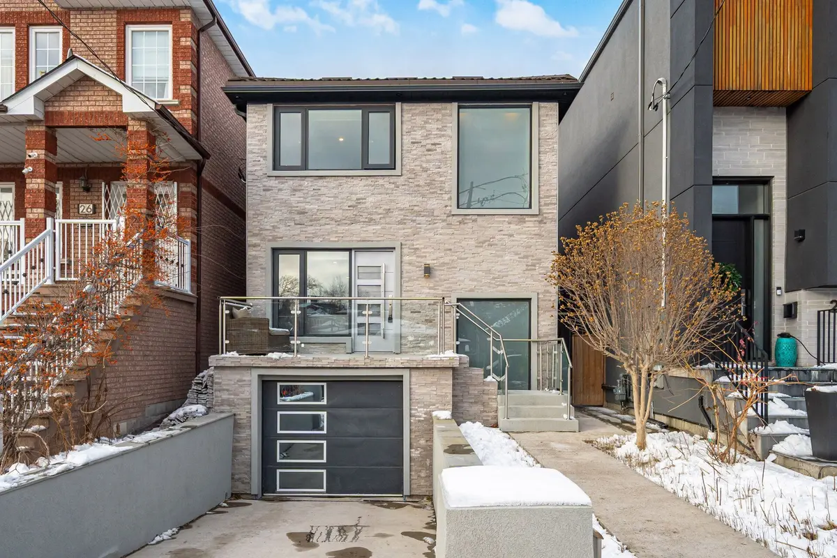 24 Chudleigh RD, Toronto W03, ON M6E 1Y9