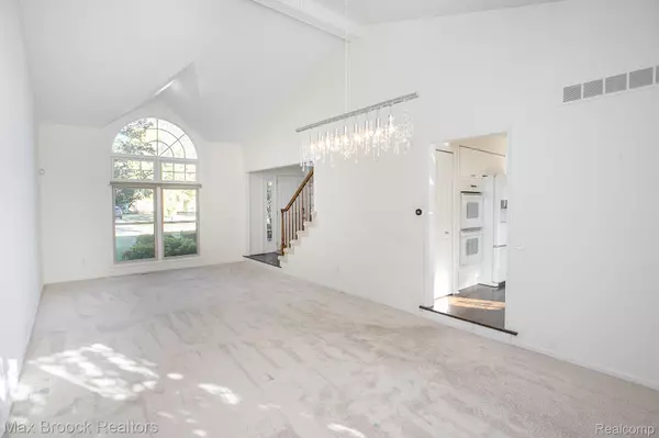 Troy, MI 48098,6817 Woodcrest DR