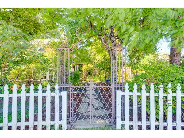 Hillsboro, OR 97123,165 SE 33RD AVE