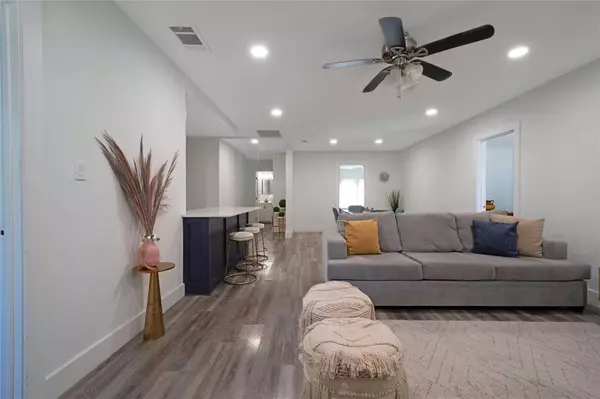 Dallas, TX 75211,2842 Burlington Boulevard