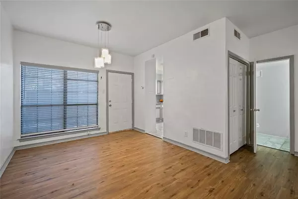 Dallas, TX 75231,9910 Royal Lane #601