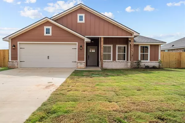 16609 Crossing Circle, Lindale, TX 75771