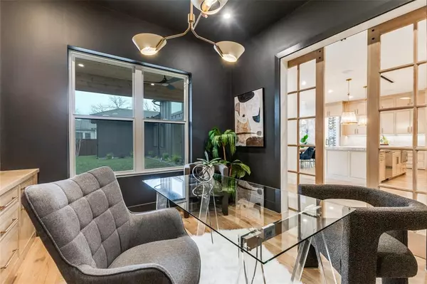 Dallas, TX 75214,7211 Coronado Avenue