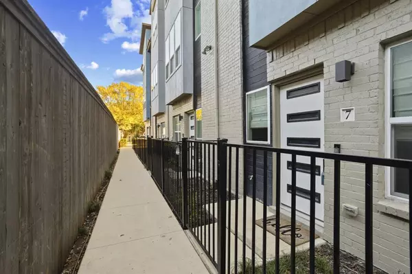 Dallas, TX 75206,4914 Live Oak Street #7