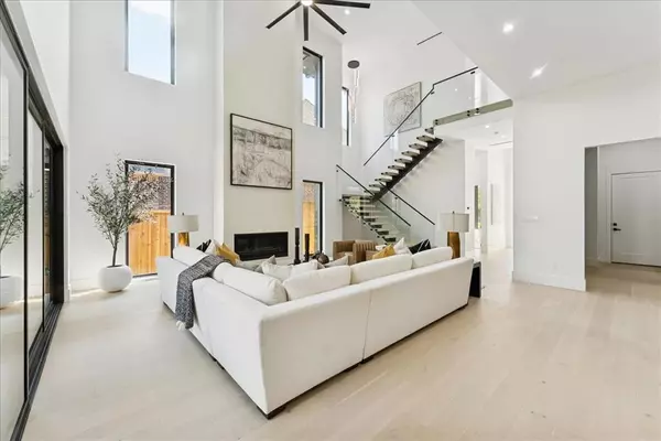 Dallas, TX 75214,7111 Coronado Avenue