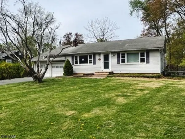 17 Hilltop Cir, Hanover Twp., NJ 07981