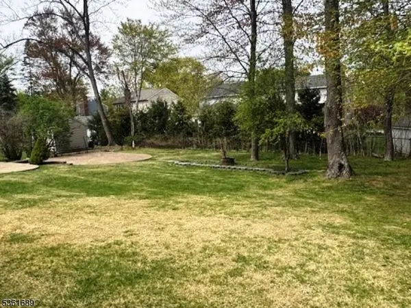 17 Hilltop Cir, Hanover Twp., NJ 07981