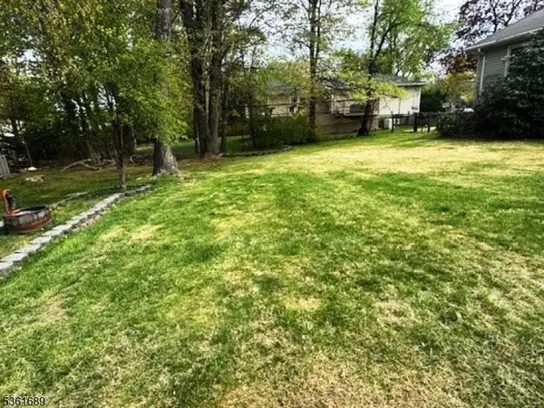 17 Hilltop Cir, Hanover Twp., NJ 07981