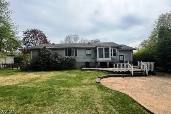 17 Hilltop Cir, Hanover Twp., NJ 07981