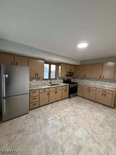 Clifton City, NJ 07011,89 Clifton Ave #2