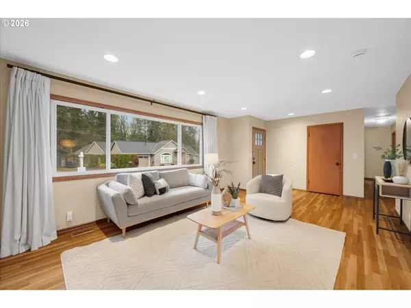 West Linn, OR 97068,3910 CALAROGA CIR