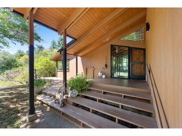 Bandon, OR 97411,705 OHIO AVE NE