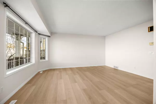 Calgary, AB T3G 4H3,40 Arbour Crest DR NW