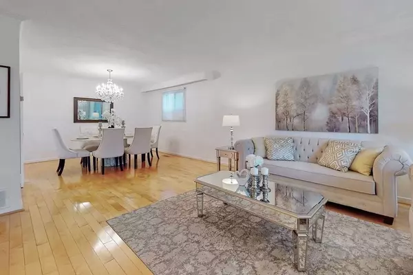 Toronto C15, ON M2H 1Y2,117 Clansman BLVD