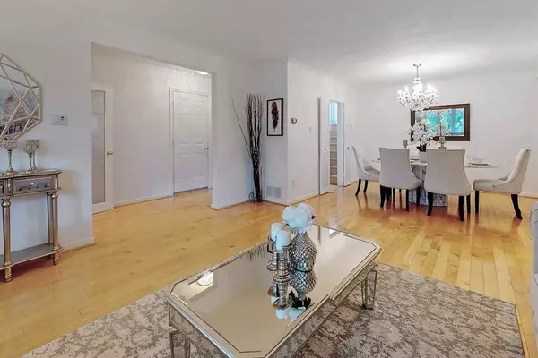 Toronto C15, ON M2H 1Y2,117 Clansman BLVD