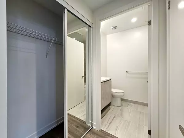 Toronto, ON M5E 0G1,55 Cooper ST #5006