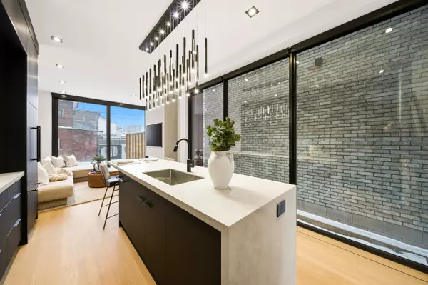 Toronto C01, ON M6J 3L4,178 Gladstone AVE