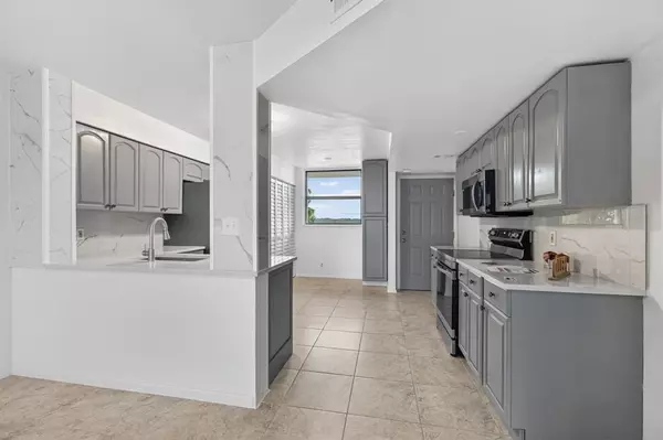 Oakland Park, FL 33309,117 Lake Emerald Dr #408