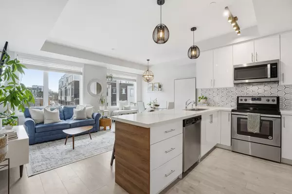 200 Alex Gardner CIR #36, Aurora, ON L4G 3G5