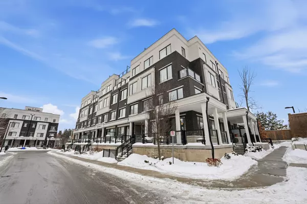 Aurora, ON L4G 3G5,200 Alex Gardner CIR #36