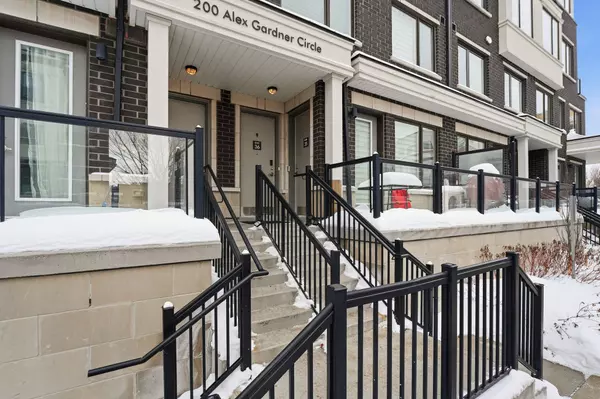 Aurora, ON L4G 3G5,200 Alex Gardner CIR #36