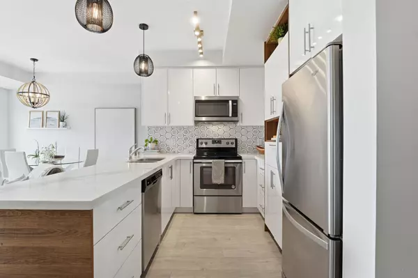 Aurora, ON L4G 3G5,200 Alex Gardner CIR #36