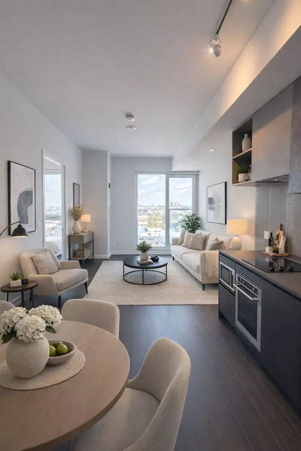 1000 Portage Pkwy #902, Vaughan, ON L4K 0L1