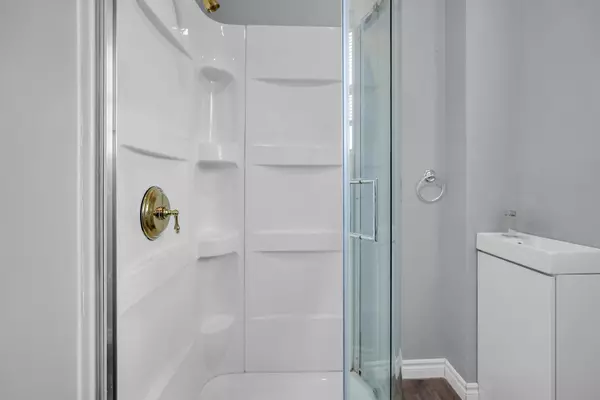 St. Thomas, ON N5R 2Z9,122 Centre ST #2