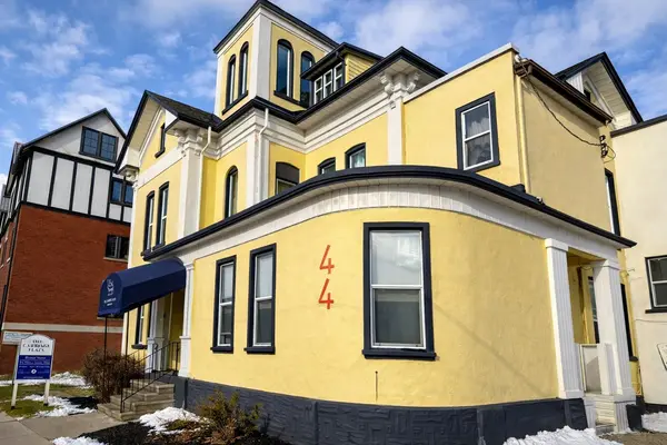 44 Weber ST W, Kitchener, ON N2H 3Z2