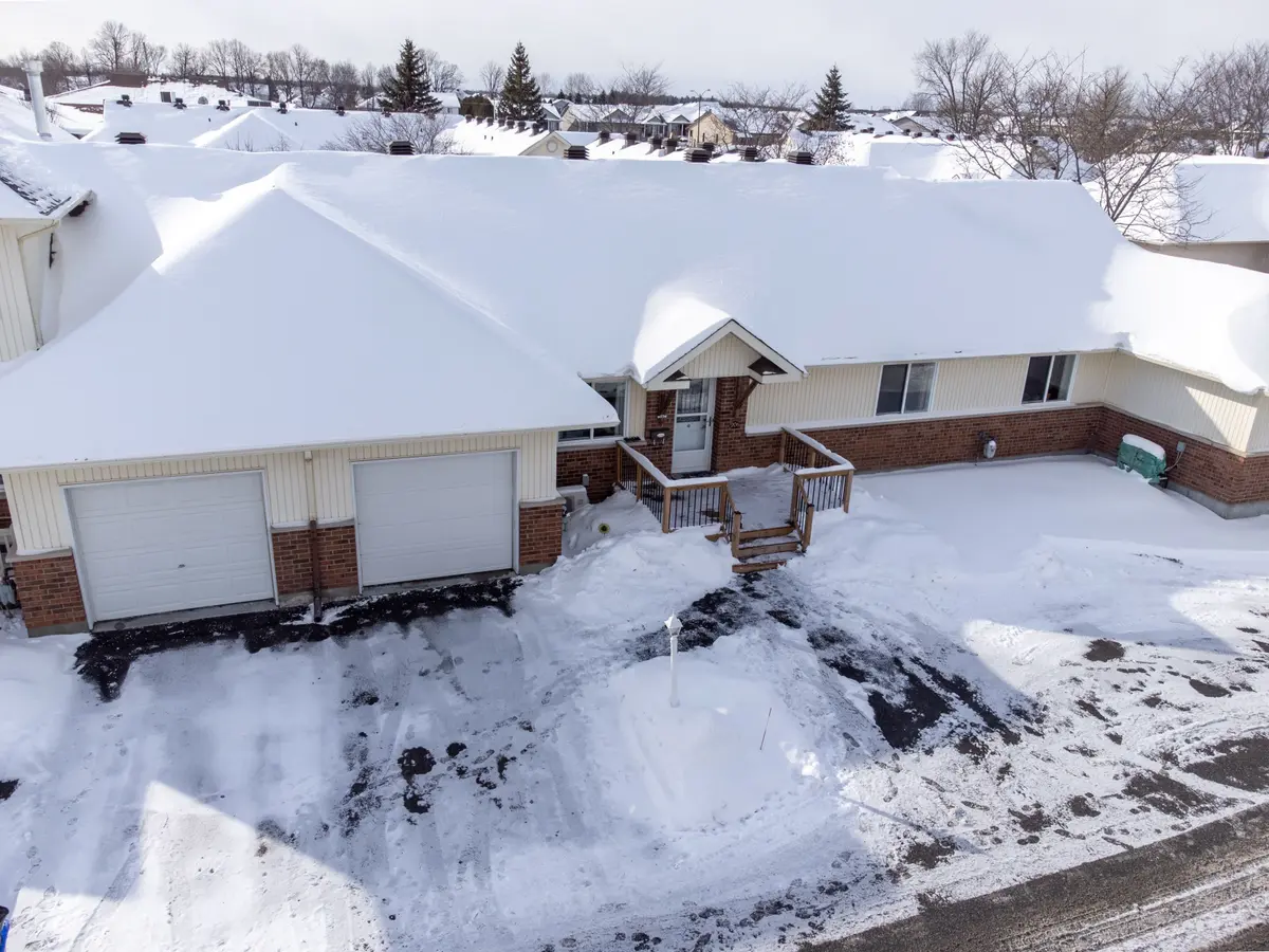 Stittsville - Munster - Richmond, ON K0A 2Z0,206 Oak Leaf Private