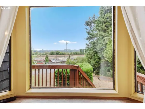 200 S ADAMS ST, Coquille, OR 97423