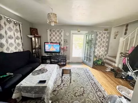 Staten  Island, NY 10301,8 Alpine AVE