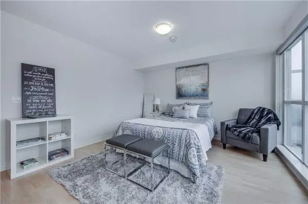 Toronto E09, ON M1P 0B1,60 Town Centre CT #811