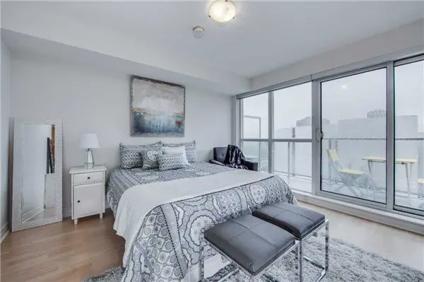 Toronto E09, ON M1P 0B1,60 Town Centre CT #811