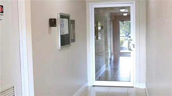 Plantation, FL 33313,7300 NW 17th St #202