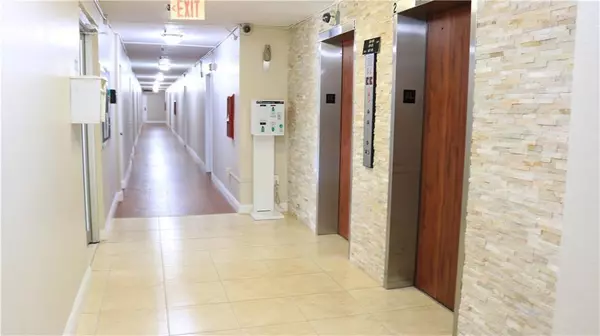 Plantation, FL 33313,7300 NW 17th St #202