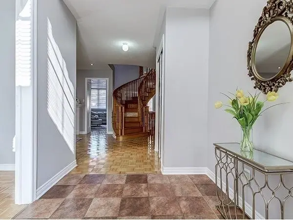 4 Cairnburg DR, Brampton, ON L6P 1X3