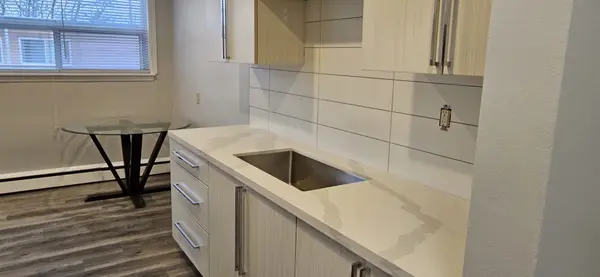 471-473 Lorne ST #8, Burlington, ON L7R 2T2