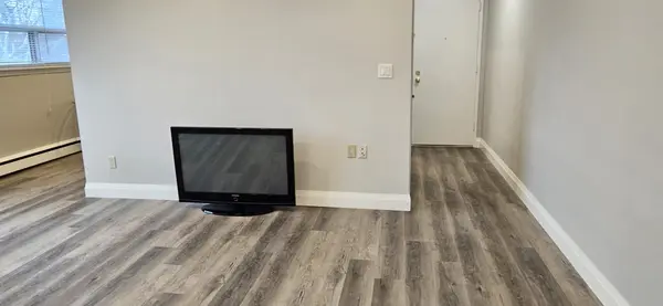 471-473 Lorne ST #8, Burlington, ON L7R 2T2