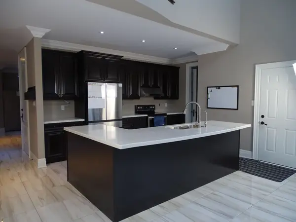 Brampton, ON L6Y 3A5,24 Llyod Sanderson DR