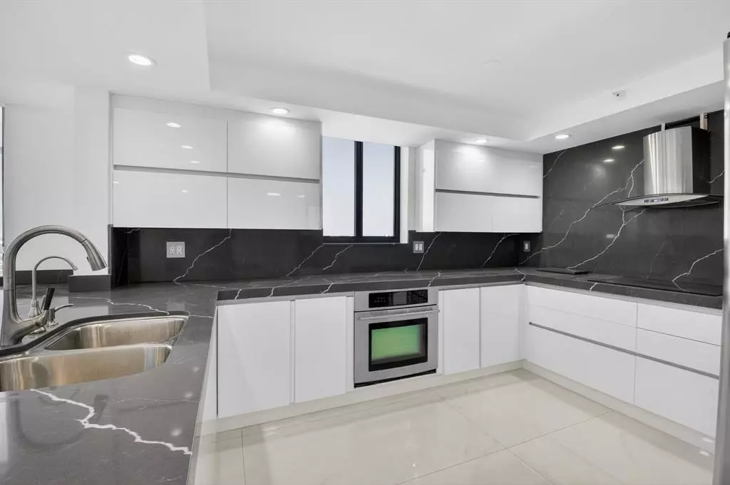 Highland Beach, FL 33487,3420 S Ocean Boulevard #PH-T