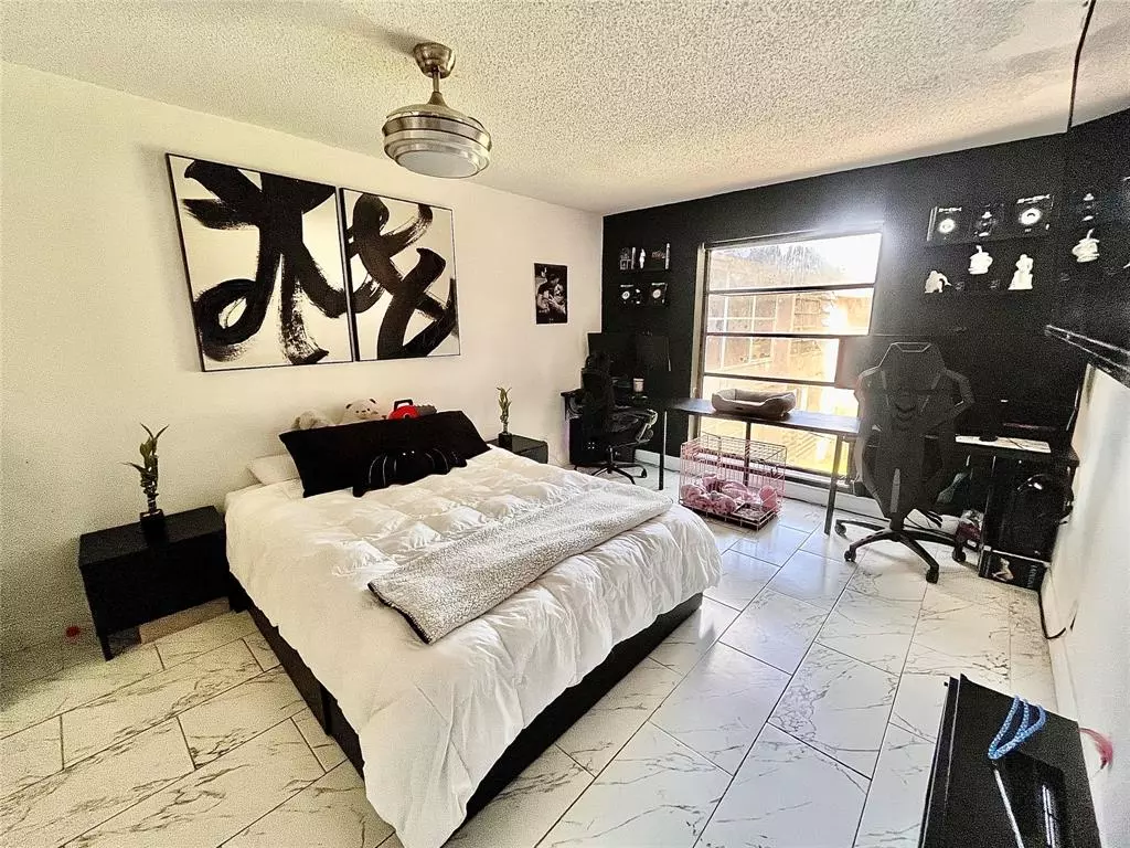 Tamarac, FL 33321,8301 Sands Point Blvd #306S