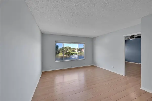 Coral Springs, FL 33071,906 Twin Lakes Dr #8-J